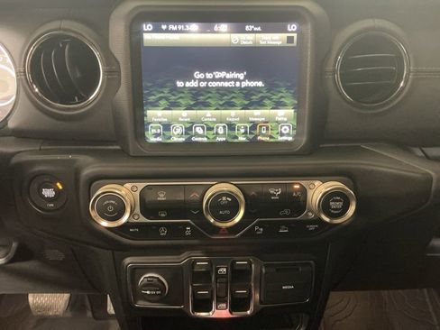 Used 2021 Jeep Gladiator Overland image 2