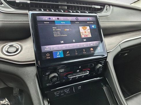 Used 2023 Jeep Grand Cherokee Limited AWD/4WD image 21