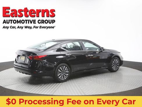 Used 2024 Nissan Altima 2.5 SV FWD image 41