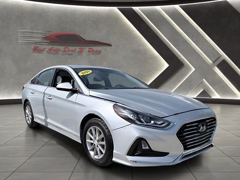 Used 2019 Hyundai Sonata SE FWD image 2