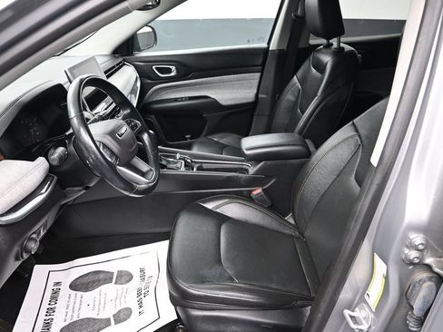 Used 2022 Jeep Compass Latitude AWD/4WD image 13