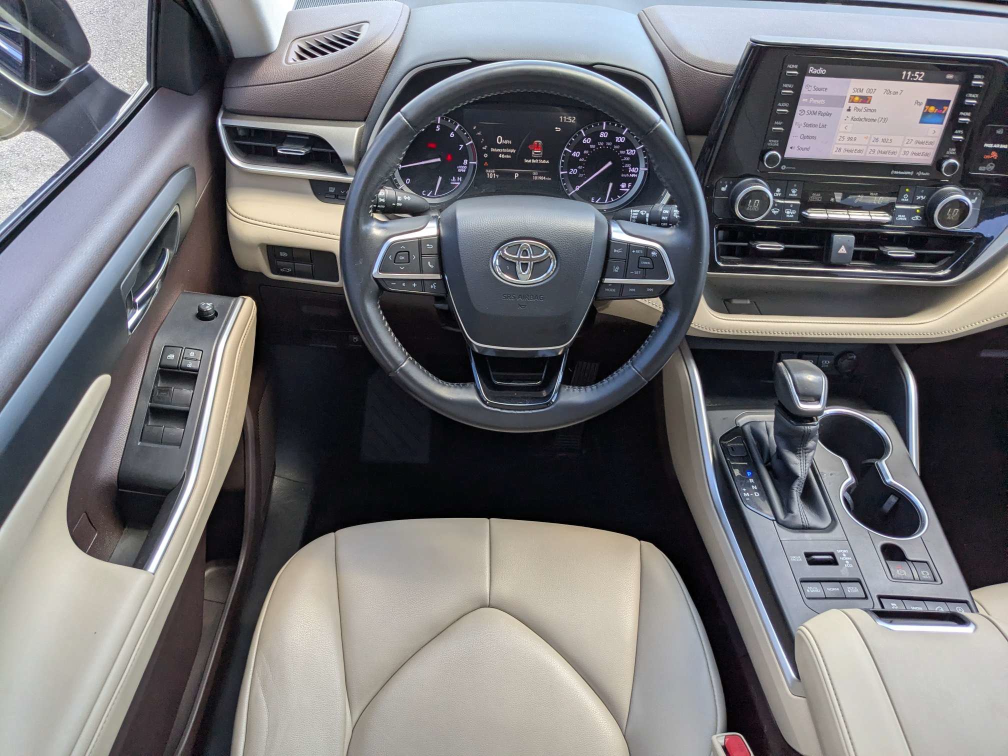 Used 2020 Toyota Highlander XLE AWD/4WD image 16