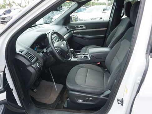 Used 2018 Ford Explorer XLT w/ Equipment Group 201A FWD image 19