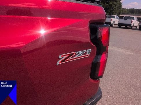 Used 2025 Chevrolet Colorado Z71 w/ Z71 Convenience Package 2 AWD/4WD image 6
