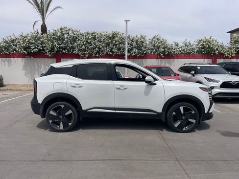 Used 2025 Nissan Kicks SR image 2