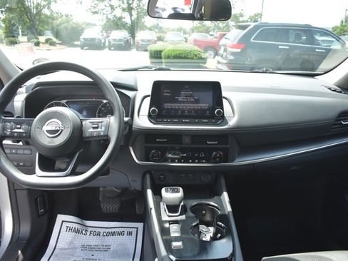 Used 2024 Nissan Rogue SV FWD image 18