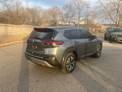 Used 2021 Nissan Rogue SV image 7