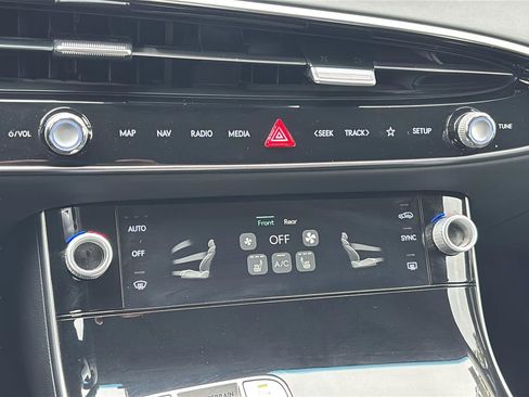 Certified 2026 Genesis GV70 2.5T AWD/4WD image 28