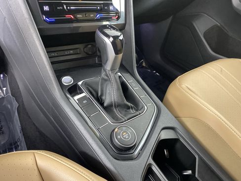 Used 2022 Volkswagen Tiguan SE AWD/4WD image 28