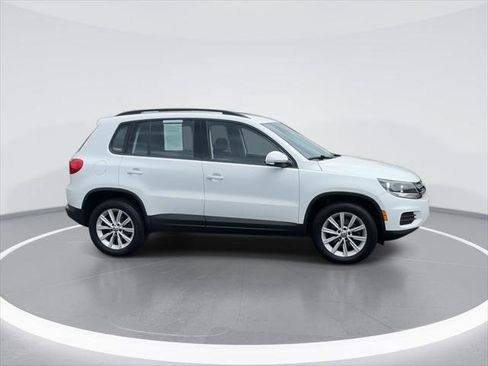 Used 2017 Volkswagen Tiguan Limited w/ Premium Package AWD/4WD image 9