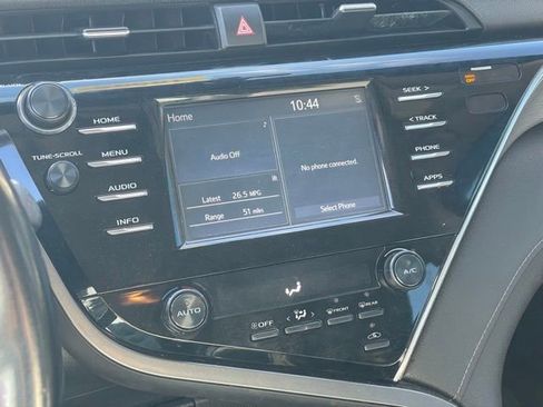 Used 2018 Toyota Camry L image 18