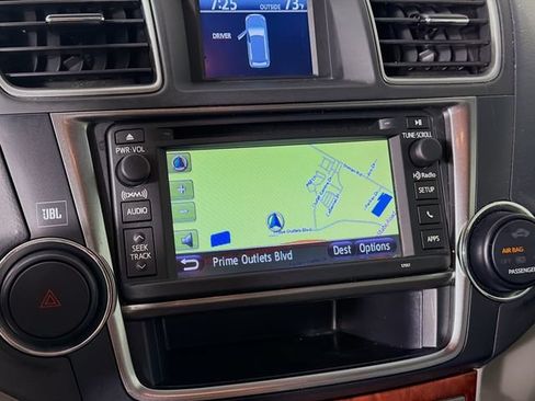 Used 2013 Toyota Highlander Limited FWD image 16
