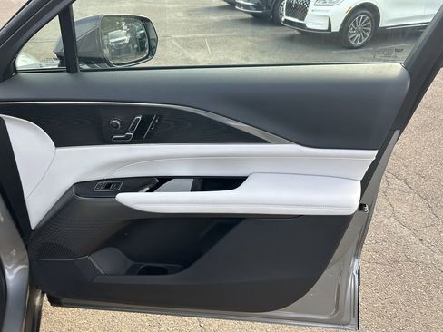 Used 2024 Cadillac Lyriq Luxury image 16