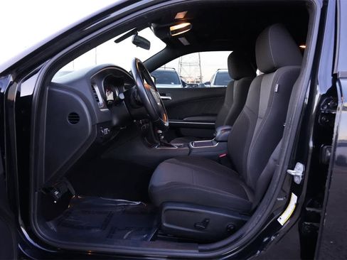 Used 2019 Dodge Charger SXT image 16