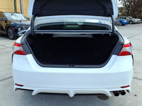 Used 2018 Toyota Camry SE image 14