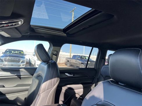 New 2025 Jeep Grand Cherokee Altitude image 13