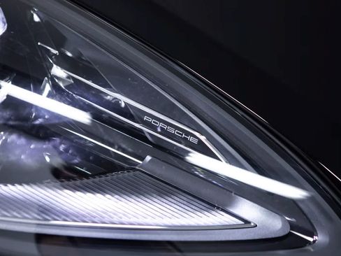 Certified 2026 Porsche Macan AWD/4WD image 16