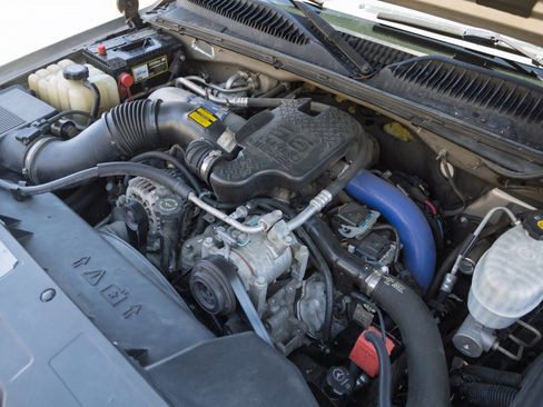 Used 2004 GMC Sierra 3500 SLT w/ Heavy-Duty Power Package AWD/4WD image 25