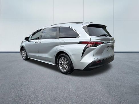 Used 2021 Toyota Sienna LE w/ LE Plus Package AWD/4WD image 7