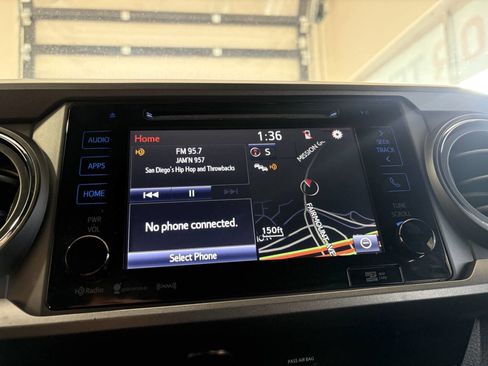 Used 2018 Toyota Tacoma TRD Off-Road w/ Technology Package image 21