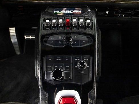 Used 2018 Lamborghini Huracan Performante image 19