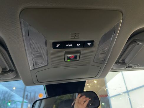 Used 2025 Toyota RAV4 XLE image 27