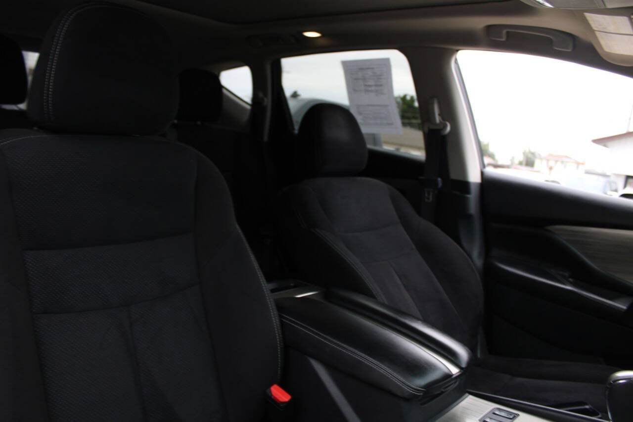Used 2018 Nissan Murano SV w/ Premium Package AWD/4WD image 15