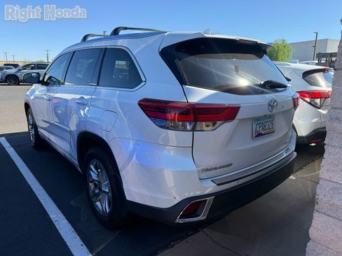 Used 2019 Toyota Highlander Limited w/ Carpet Mat Package (TMS) image 3