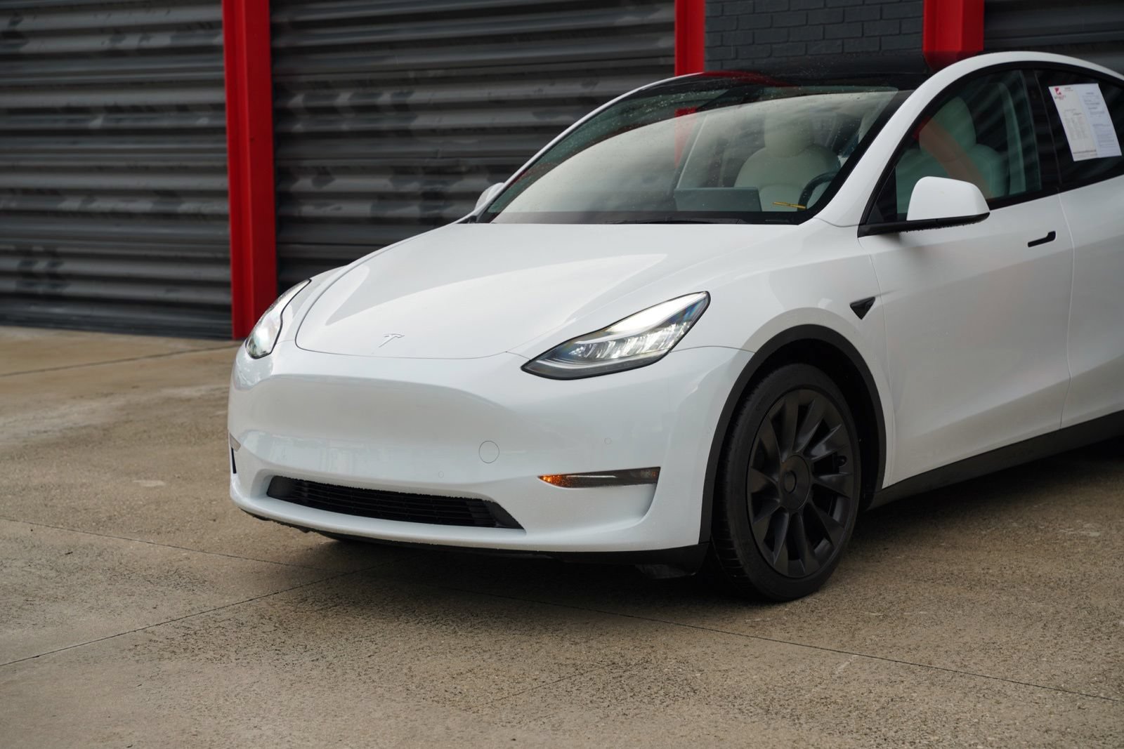 Used 2022 Tesla Model Y Long Range AWD/4WD image 2