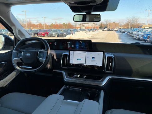 Used 2025 Ford Expedition Max Platinum w/ Platinum Ultimate Package image 43