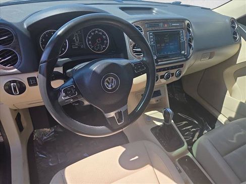 Used 2017 Volkswagen Tiguan S FWD image 10
