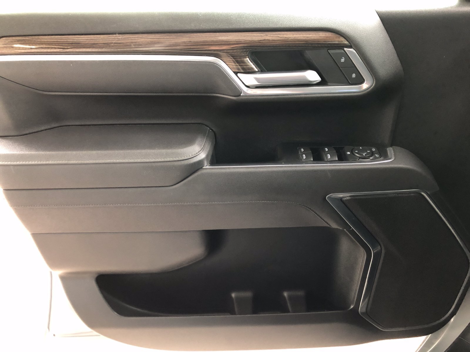 Used 2025 Chevrolet Silverado 1500 RST AWD/4WD image 34