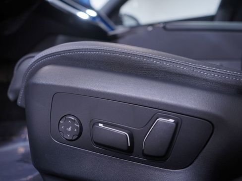 Used 2025 BMW i5 M60 w/ Premium Package image 17