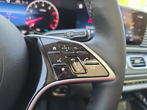 New 2026 Mercedes-Benz GLS 450 4MATIC image 19