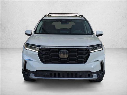 Used 2023 Honda Pilot Touring image 2