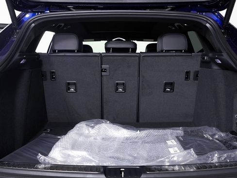 Used 2025 Porsche Macan image 14