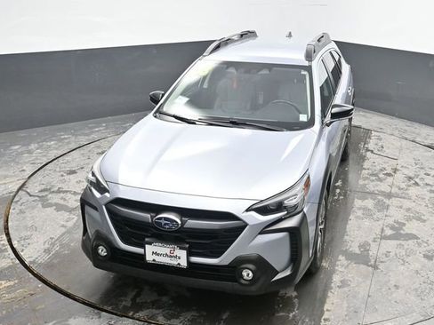 Used 2023 Subaru Outback Premium image 19
