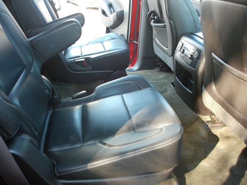 Used 2015 Chevrolet Tahoe LTZ RWD image 39