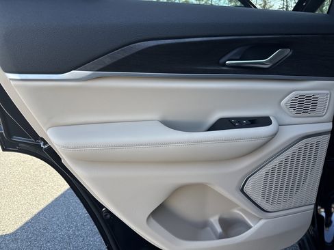 New 2026 Jeep Grand Cherokee Limited w/ Luxury Tech Group II image 28