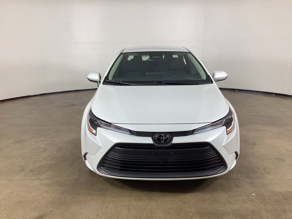 Used 2025 Toyota Corolla LE FWD image 2