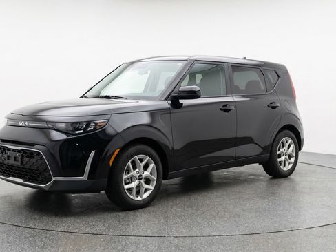 Used 2025 Kia Soul LX w/ LX Technology Package FWD image 3