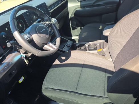 Certified 2025 Hyundai Kona SEL FWD image 4