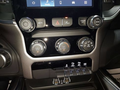 New 2026 RAM 1500 Express AWD/4WD image 24