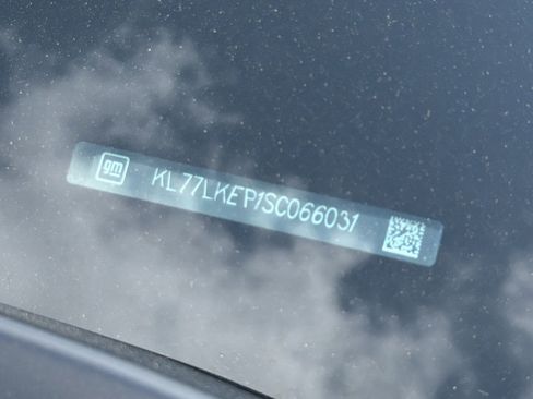 Used 2025 Chevrolet Trax ACTIV image 2