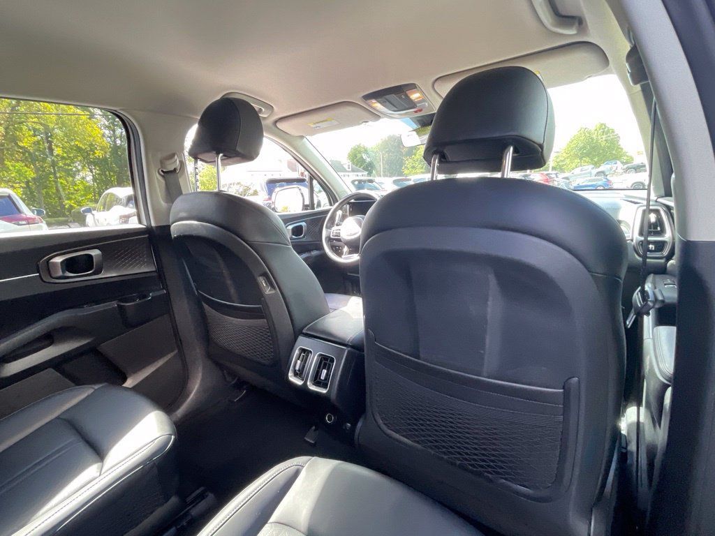 Used 2023 Kia Sorento EX AWD/4WD image 22