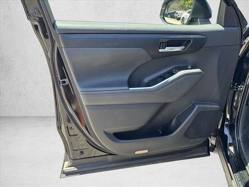 Certified 2026 Toyota Highlander XLE AWD/4WD image 11