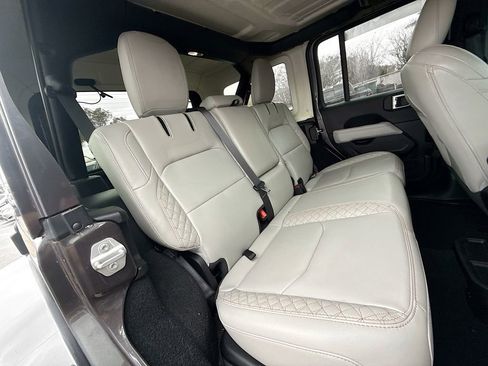 Used 2021 Jeep Wrangler Unlimited Sahara image 31