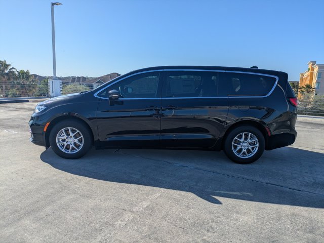 New 2026 Chrysler Pacifica Select FWD image 7