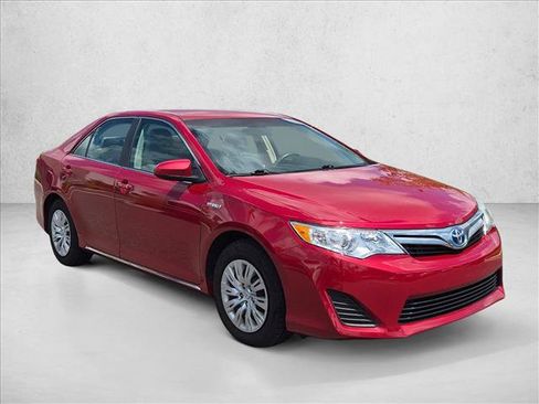 Used 2013 Toyota Camry LE FWD image 2