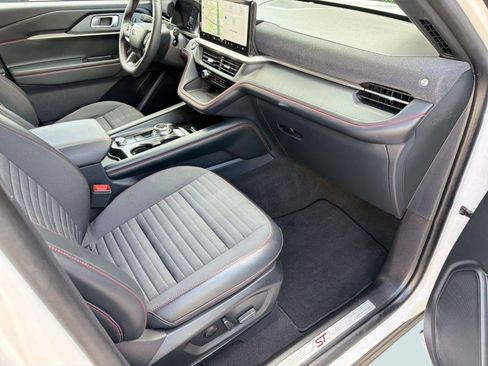 Used 2025 Ford Explorer ST-Line w/ ST-Line Street Pack image 30